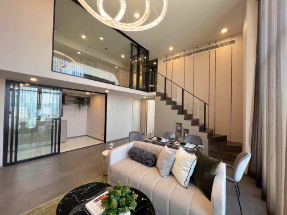 For SaleCondoRatchathewi,Phayathai : Condo for sale, Park Origin Ratchathewi, 30th floor+, size 78.90 sq m, 2 bedrooms, 2 bathrooms, Loft condo, 4.25 meter ceiling, high privacy, in the city center, near BTS Ratchathewi and next to the Orange Line, Ratchathewi Station