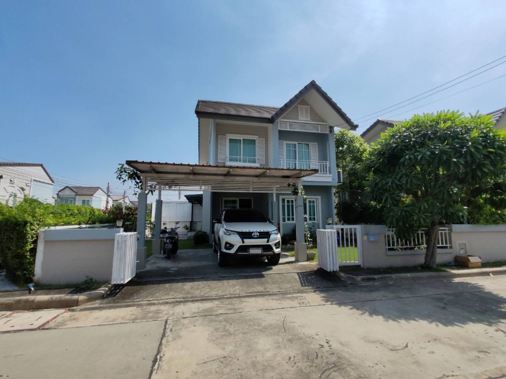 For SaleHouseNonthaburi, Bang Yai, Bangbuathong : Great Price Corner Unit!!! Selling a Detached House at The Village Cottage, Kanchanaphisek – Ratchaphruek 4 Bedrooms, 3 Bathrooms Land area: 53.6 sq.w. The house is in excellent condition and well-maintained by the owner