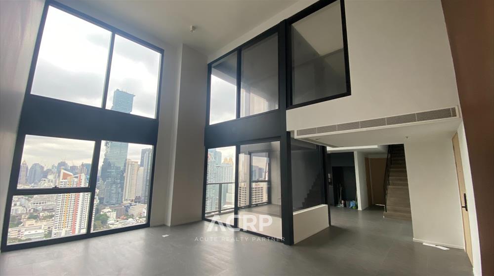 For SaleCondoSilom, Saladaeng, Bangrak : The Lofts Silom Duplex unit for sale, close to BTS Surasak facing Mahanakhon building view.