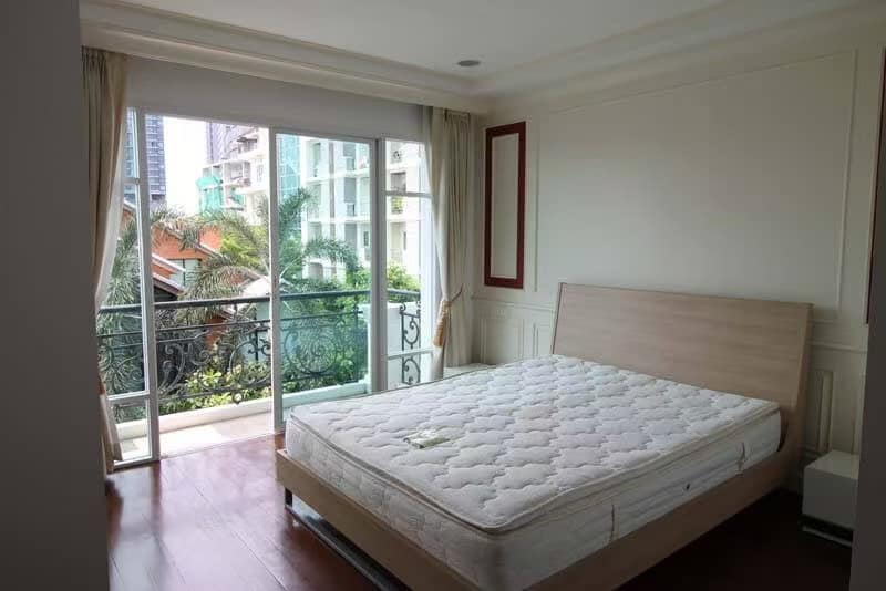 ให้เช่าคอนโดสุขุมวิท อโศก ทองหล่อ : 3-Bedroom Condo for Rent near BTS Thonglor