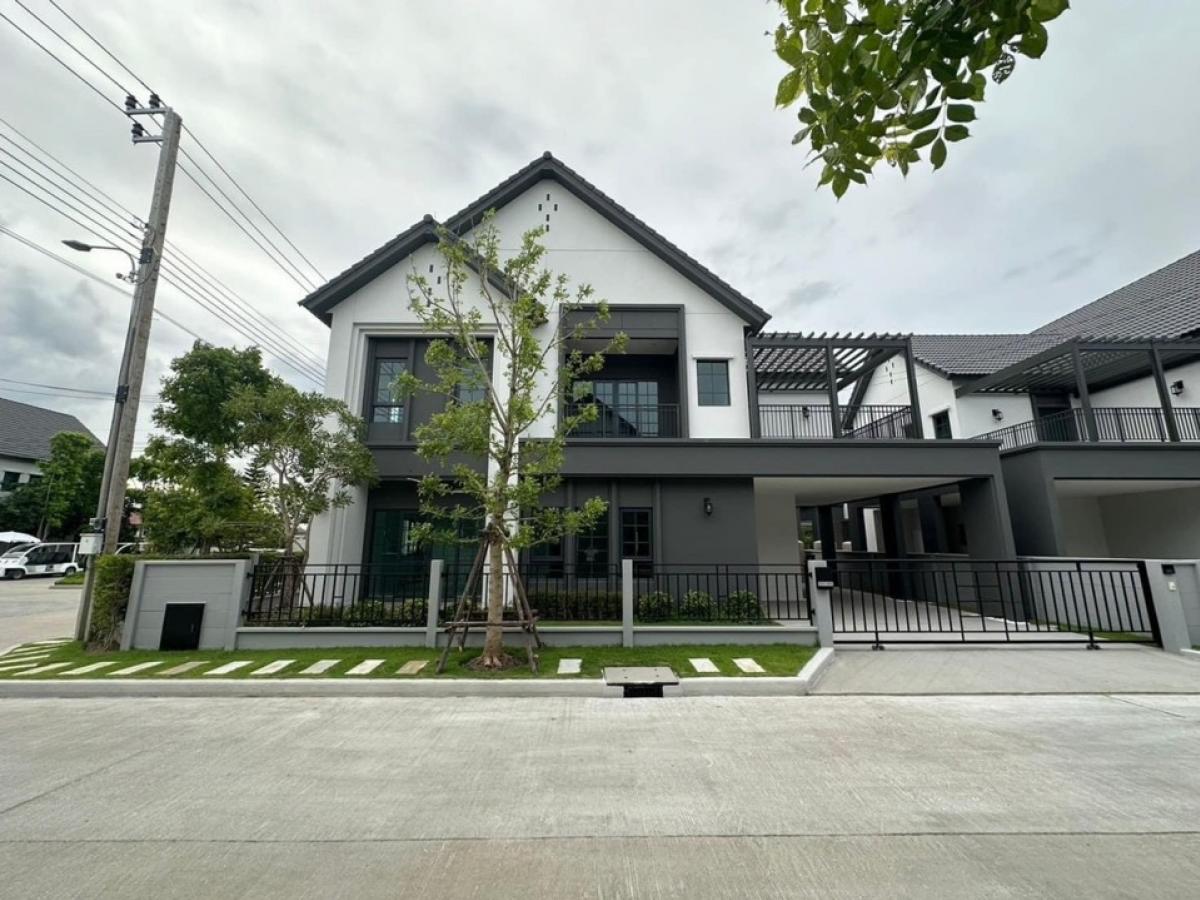 For RentHouseBangna, Bearing, Lasalle : Single house for rent, Centro Bangna, Centro Bangna, new 2-storey single house, 4 bedrooms/5 bathrooms, beautifully decorated, ready to move in, near Mega Bangna