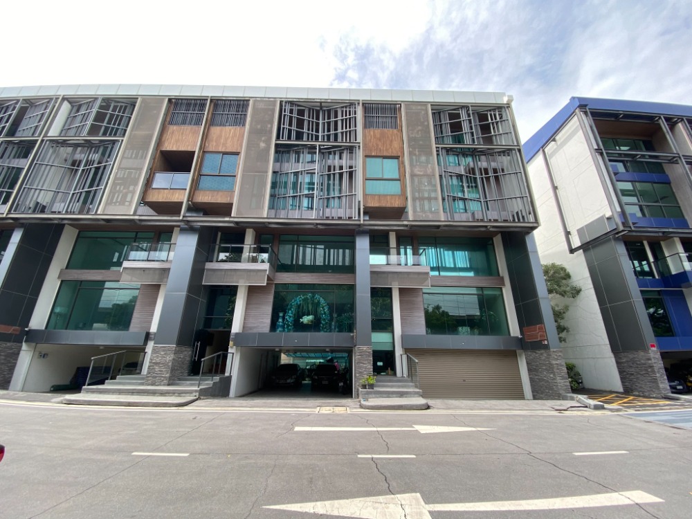 For RentShophouseBangna, Bearing, Lasalle : ✨🦄 Giant for rent, Luxury Office at The Pretium Bangna 🦄✨ On the main road Bangna - Trat