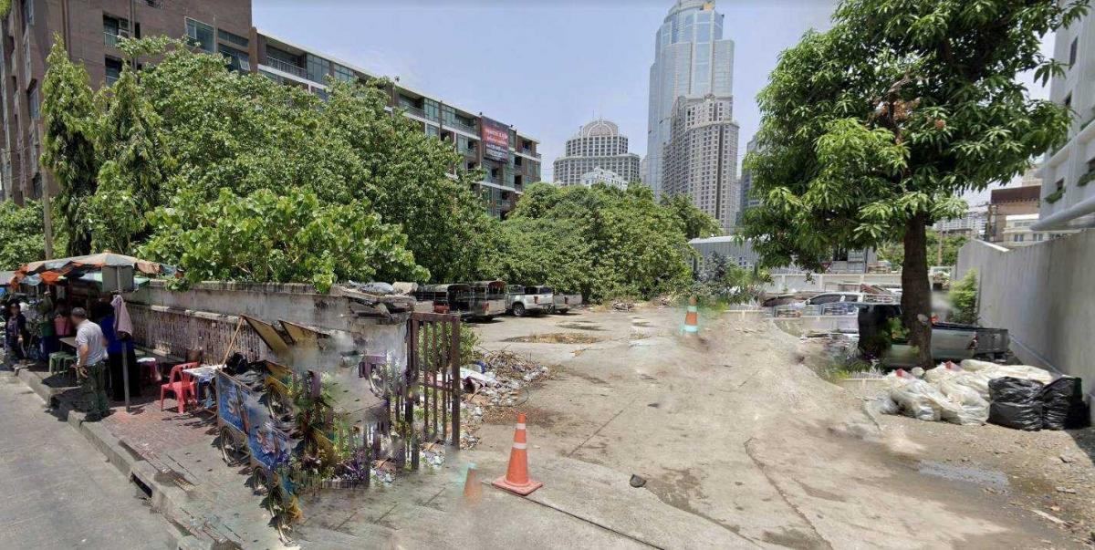 For SaleLandSukhumvit, Asoke, Thonglor : Land for Sale Land for rare location in the city center CBD, Sukhumvit Road, Soi 2, 240 meters away from Sukhumvit Road, only 500 meters away from BTS Plearnchit and Nana Station, a 10 meter wide road. Build a high building. Location: Soi Sukhumvit 2, Khl