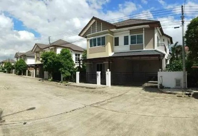 For RentHousePathum Thani,Rangsit, Thammasat : RHT1945 Single house for rent in Rangsit area, Khlong 3 Lat Sawai, Lam Luk Ka District, Khlong 3, VISTA Ville3C project, Vista Ville Lam Luk Ka, Khlong 3, near the entrance to the Lam Luk Ka ring road.