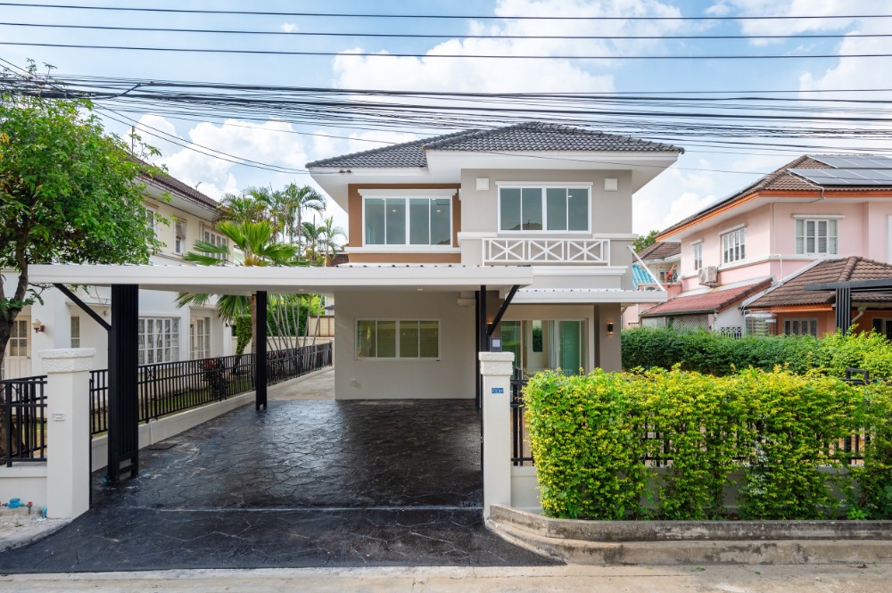 For SaleHouseNonthaburi, Bang Yai, Bangbuathong : For sale: newly decorated second-hand house, Chaiyapruek Bang Bua Thong project, area 74.70 sq m, in a convenient location, on Bang Kruai-Sai Noi Road, near Central Westgate and the Bang Phlu Purple Line MRT Station.