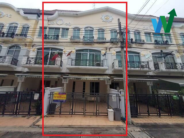 For SaleTownhousePattanakan, Srinakarin : House for sale in the middle of On Nut city, good location, convenient transportation, selling at a price lower than the market, with furniture, ready to move in, Soi Srinakarin 24