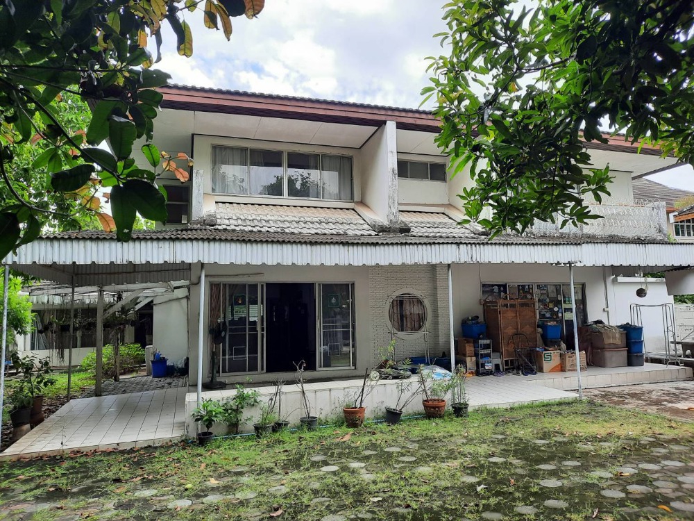 For SaleHousePattanakan, Srinakarin : 189 Panya Village, Phatthanakan Road #lucky house number #best location (Property code:) Lucky house number and a good, peaceful location...is the house you are looking for” Price 34,700,000 baht Property details 151 square wah, 2 floors,