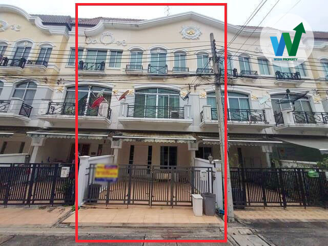 For SaleTownhousePattanakan, Srinakarin : House for sale in the middle of On Nut city, good location, convenient transportation, selling at a price lower than the market, with furniture, ready to move in, Soi Srinakarin 24