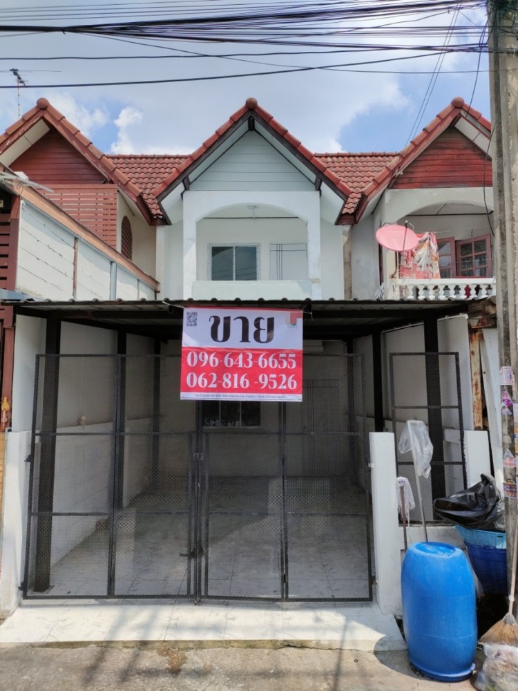 For SaleTownhouseEakachai, Bang Bon : Urgent sale! 2-storey townhouse, newly renovated, ready to move in, Warocha Village 2, Soi Ekamai 127, area 19 square wah.