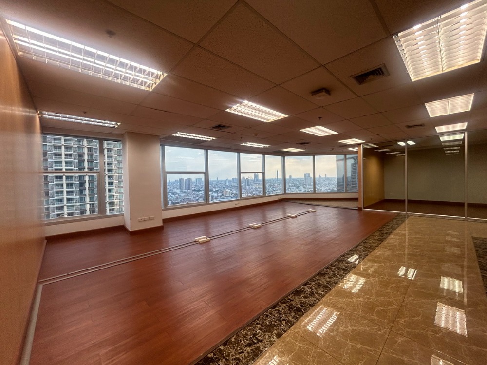 ให้เช่าสำนักงานสาทร นราธิวาส : Office at Empire Tower for rent 230 sqm 3rooms 890 baht per sqm or 200,000 baht per month