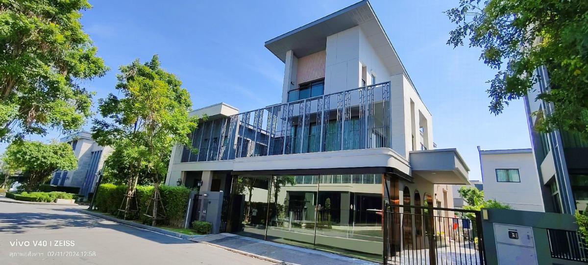 For SaleHousePattanakan, Srinakarin : Grand Bangkok Boulevard East Rama 9 project, ready-to-move-in house, rental price 300,000 baht, sale price 65 million, single-family home on Kanchanaphisek Road, connecting Krungthep Kreetha to the heart of the city like Rama 9, which is a New CBD area, o