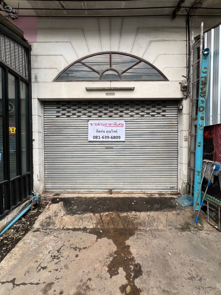 For SaleShophouseNonthaburi, Bang Yai, Bangbuathong : Golden opportunity, commercial building for sale, cheap, 1 unit, 3 and a half floors, with mezzanine, Bang Yai City, near Central Westgate and Talat Bang Yai BTS station, owner sells himself.