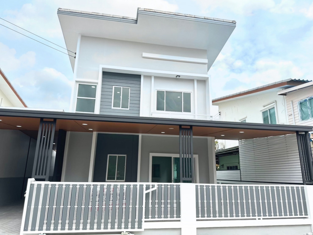 For SaleHousePathum Thani,Rangsit, Thammasat : For sale: Semi-detached house, newly renovated, Baan Buriram, Rangsit-Khlong 4, 120 sq m, 37.1 sq wa, cheap price, free transfer