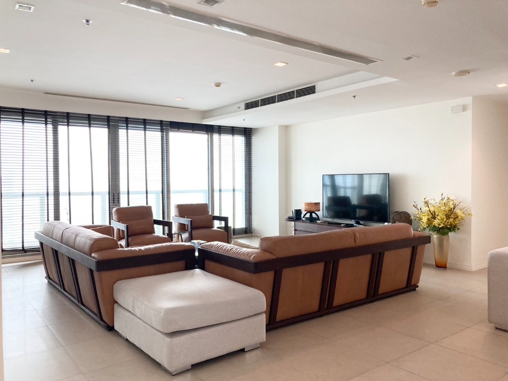 For SaleCondoWongwianyai, Charoennakor : 3BR/3BA The River, 64th Floor, 207.57 sq.m., Stunning Chao Phraya River View, 45MB