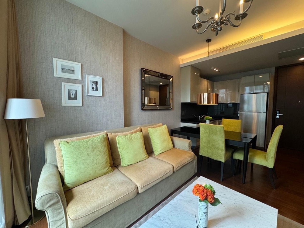 ให้เช่าคอนโดสุขุมวิท อโศก ทองหล่อ : ให้เช่าคอนโด Quattro by Sansiri  Luxury Condo for rent Thong lor ห้องใหญ่ 53ตรม.