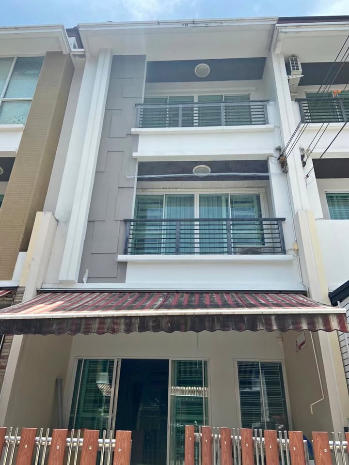 For RentTownhouseEakachai, Bang Bon : For rent: 3-storey townhouse, Klang Muang, Sathorn, usable area 167 square meters.