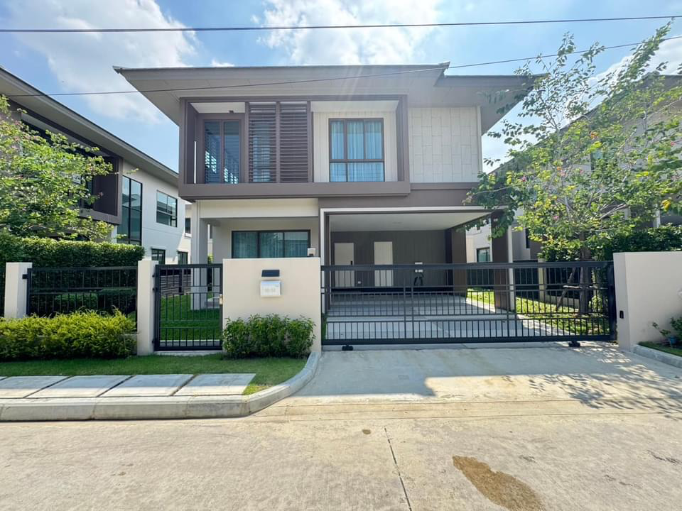 For RentHousePattanakan, Srinakarin : 🏡 Single House for Rent at Burasiri Krungthepkreetha Brand-new, fully furnished, and fully equipped with electrical appliances. Perfect for luxurious and convenient living.