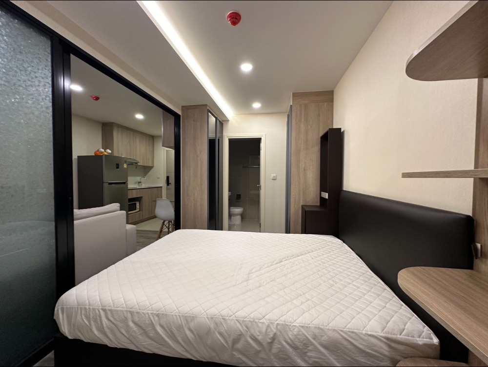 For SaleCondoOnnut, Udomsuk : For sale 🔥IKON S77, size 32 sq m (1 Bedplus), condo next to shopping center, near BTS, worth investing or living in yourself, complete with electrical appliances and furniture, price 2,650,000 baht