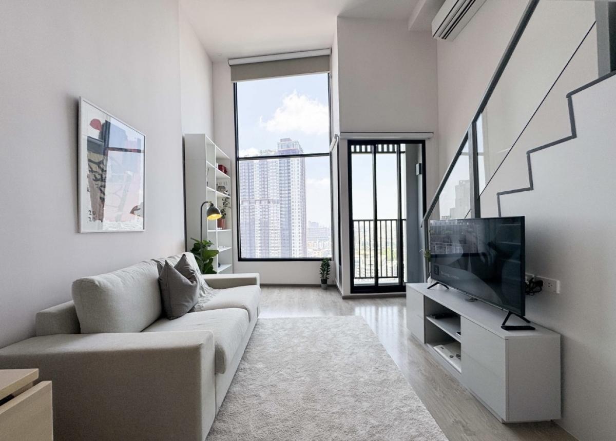 For RentCondoRatchadapisek, Huaikwang, Suttisan : 🪐SOHO Bangkok Ratchada 💫 : Duo space | ONE BEDROOM Size 38 sqm Price: 30,000 baht/month Free Wifi - High floor, near MRT Huai Khwang 📞064-6696546