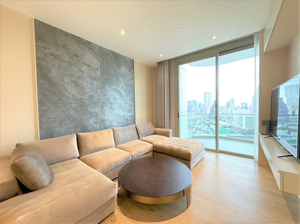 ขายคอนโดวงเวียนใหญ่ เจริญนคร : Sale! ♥ Luxury Condominium with 2 bedrooms in Magnolias Waterfront Residences