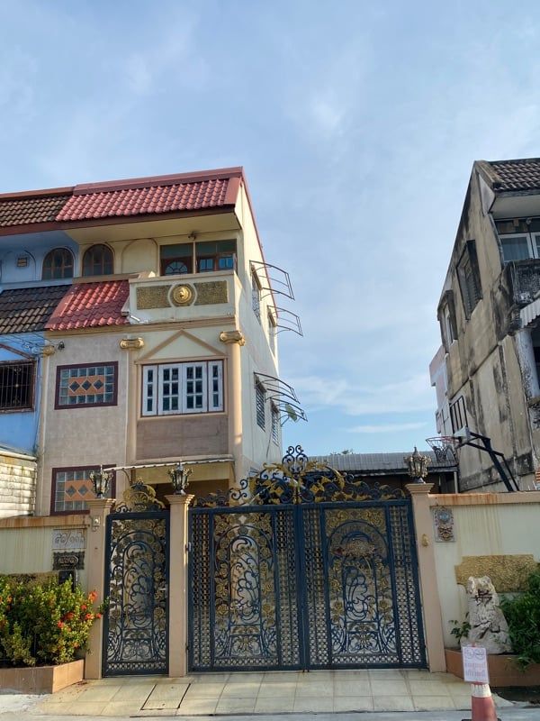 For RentTownhouseBang kae, Phetkasem : Townhouse for rent, 3 floors, 45 sq m., 4 bedrooms, 2 bathrooms, parking for 5 cars, Phetkasem 51, near MRT Lak Song, opposite The Mall Bang Khae, suitable for home office, online stock storage