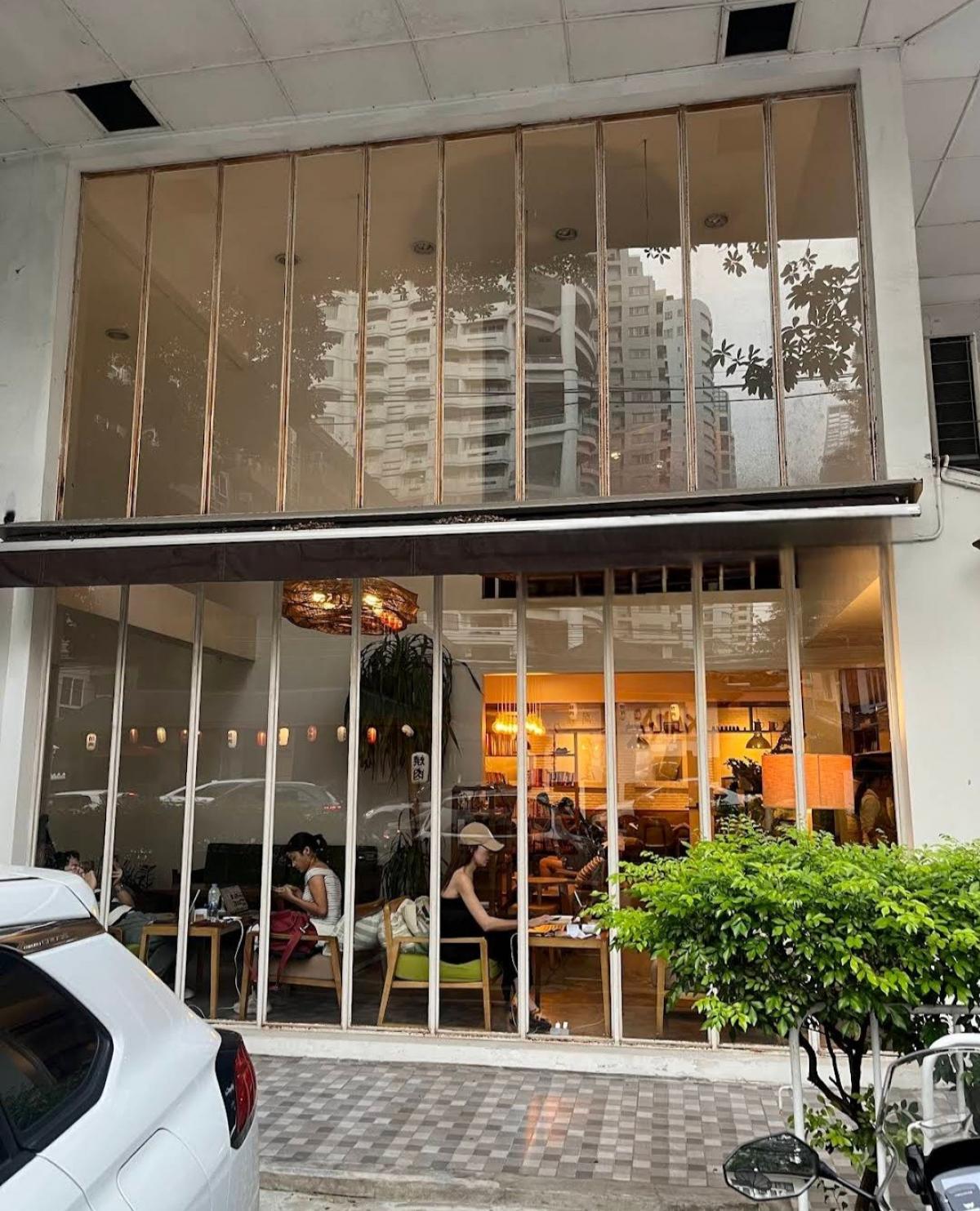 ให้เช่าตึกแถว อาคารพาณิชย์สุขุมวิท อโศก ทองหล่อ : Commercial Space For CafeSpace for rent near BTS Phromphong