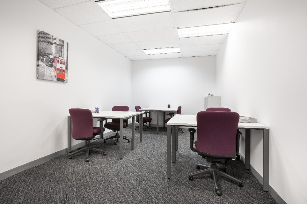 For RentOfficeSiam Paragon ,Chulalongkorn,Samyan : Private office space for 5 persons in Regus CRC Tower - All Seasons Place