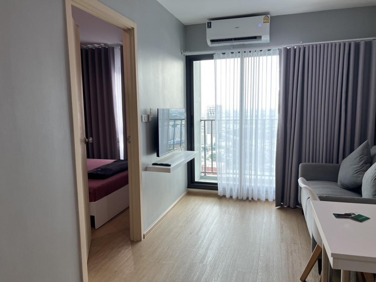 For RentCondoPattanakan, Srinakarin : Ag post for rent, Rich Park Triple Station Srinakarin Condo 🏢 33rd floor, beautiful room, room size 30 sq m, 1 bedroom, 1 living room 🛋 Fully furnished, complete electrical appliances, just drag your bags and move in. Nearby places • Stamford University •