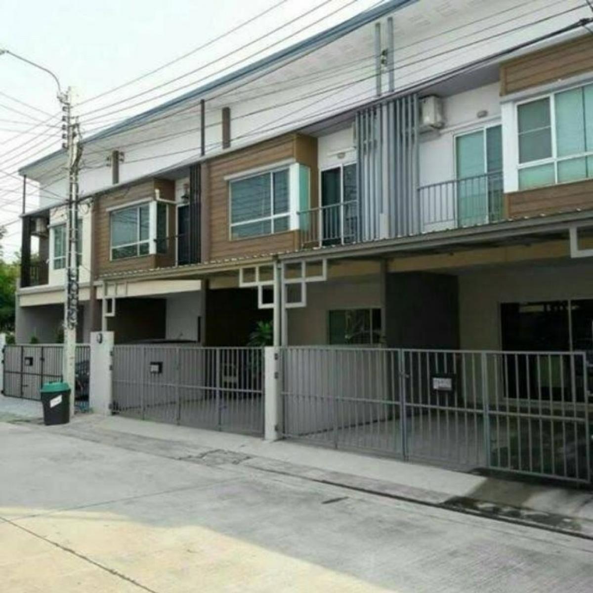 For RentTownhousePattanakan, Srinakarin : Townhouse for rent, Village Light, Phatthanakan 38