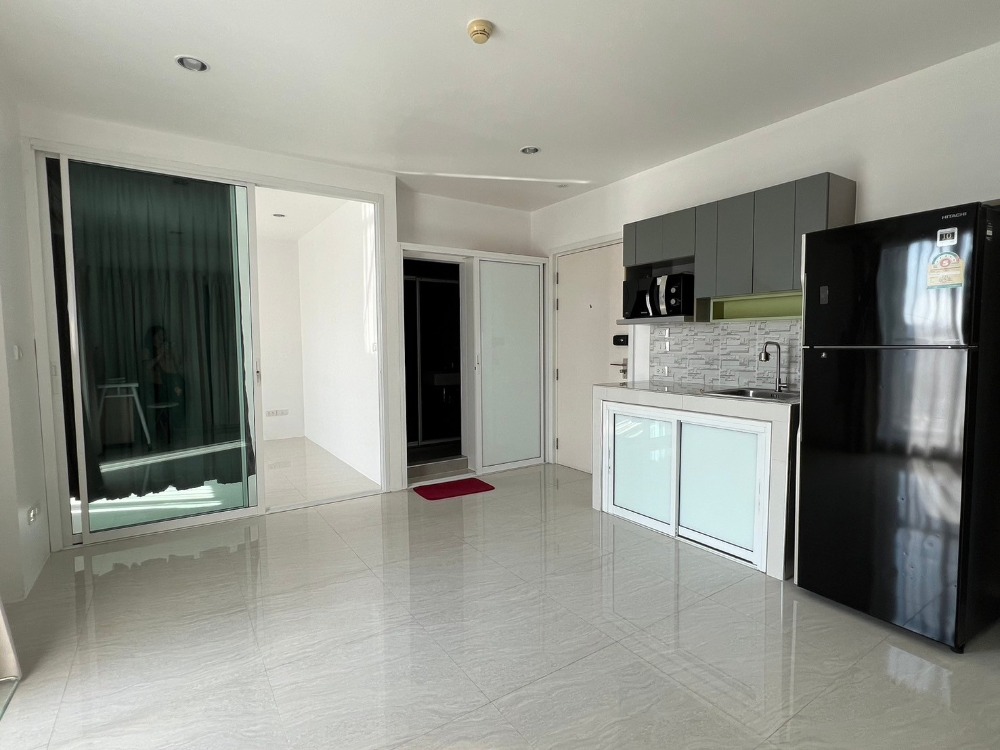 For RentCondoChaengwatana, Muangthong : Condo for rent: The Key Chaeng Wattana, tiled throughout the room, bird protection installed, modern milk glass mirror