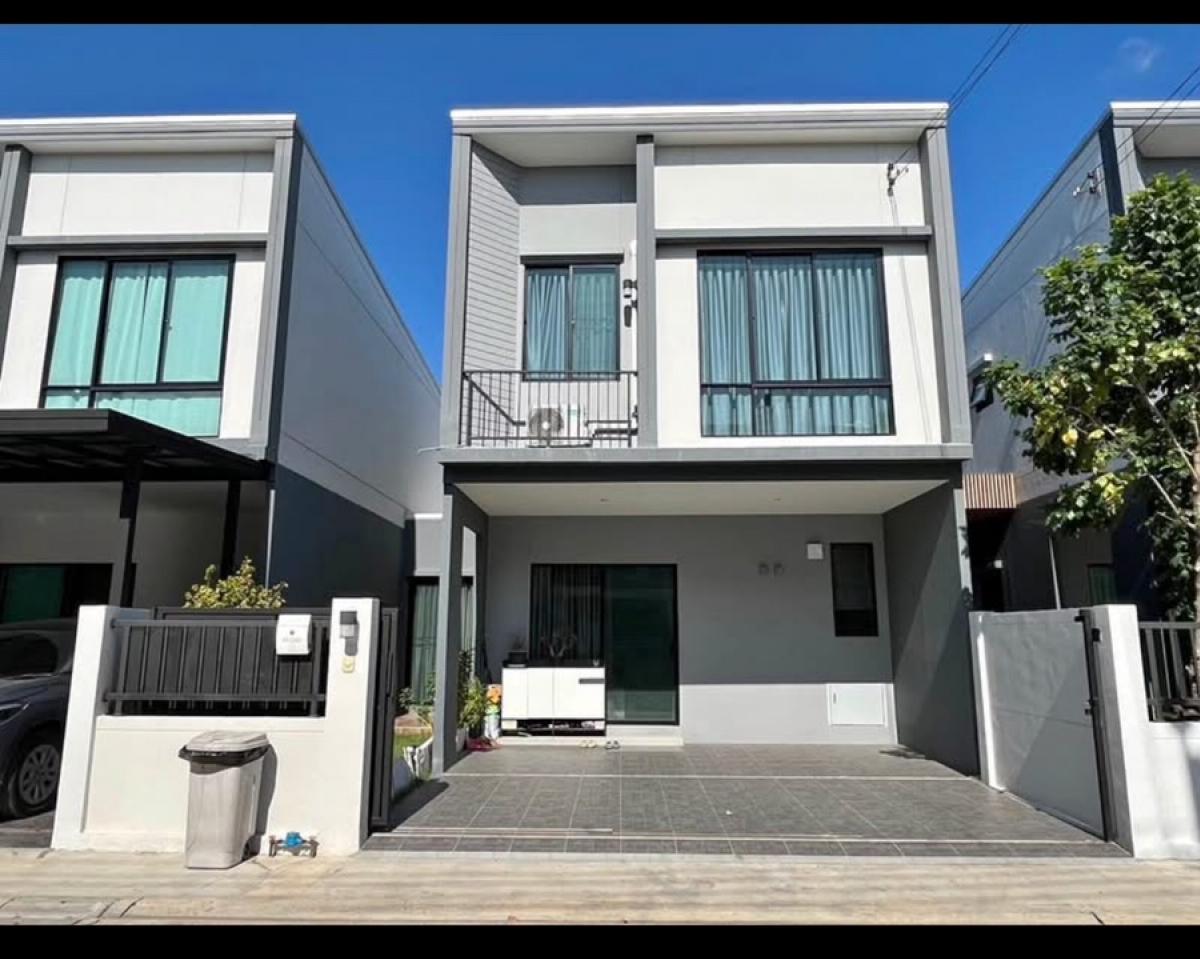 For RentTownhouseNawamin, Ramindra : Townhouse for rent, 2 floors, Sena Village project, Ram Intra, Km. 9, near Fashion Island, convenient transportation, Pink Line electric train in front of the village, rental price 35,000 baht per month, 1 year contract (house available 15/1/2025)