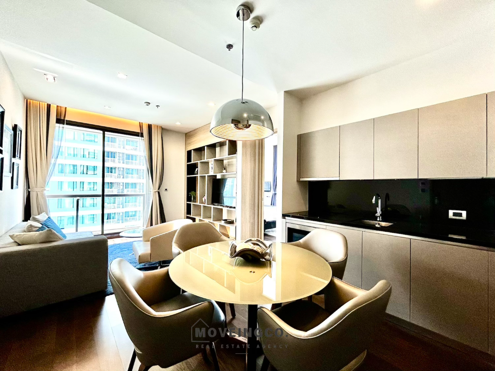 ให้เช่าคอนโดสุขุมวิท อโศก ทองหล่อ : A 1 bedroom luxury condo near BTS Phrom Phong for rent - The XXXIX by Sansiri