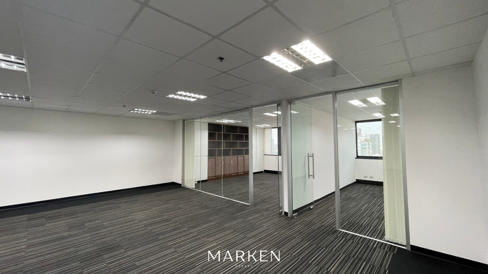 For RentOfficeRatchadapisek, Huaikwang, Suttisan : For Rent: Partly Furnished Office Space Near MRT Ratchadapisek, 1-Year Lease Available