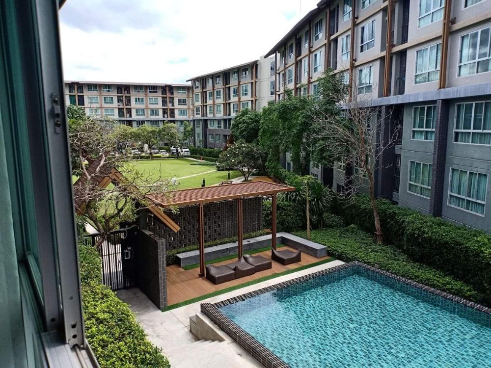 For SaleCondoChiang Mai : For sale: Condo Campus Chiang Mai, corner room, 3rd floor, pool view, very rare room in this location, can walk to study engineering.