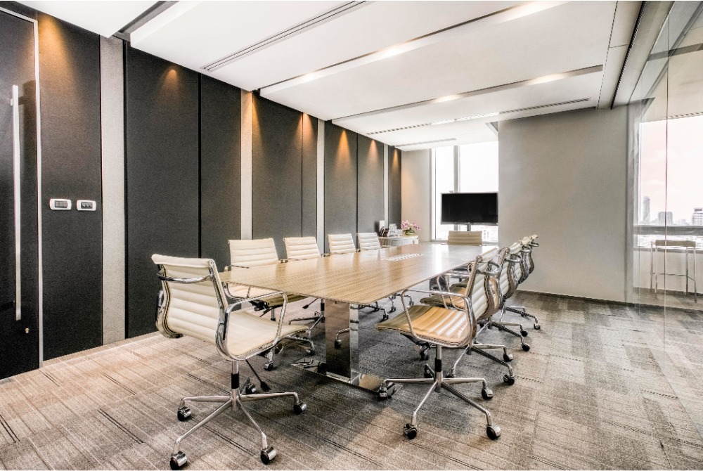 For RentOfficeKhlongtoei, Kluaynamthai : Move into ready-to-use open plan office space for 10 persons in Regus Exchange Tower