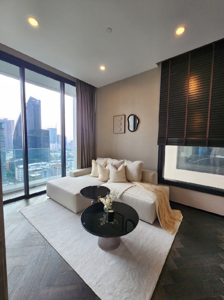 For RentCondoSukhumvit, Asoke, Thonglor : ! ! ! For rent The esse sukhumvit 36, 2 bedrooms, 2 bathrooms, 72 square meters, the room has never been rented out, near BTS Thonglor, only 100 meters away ! ! !