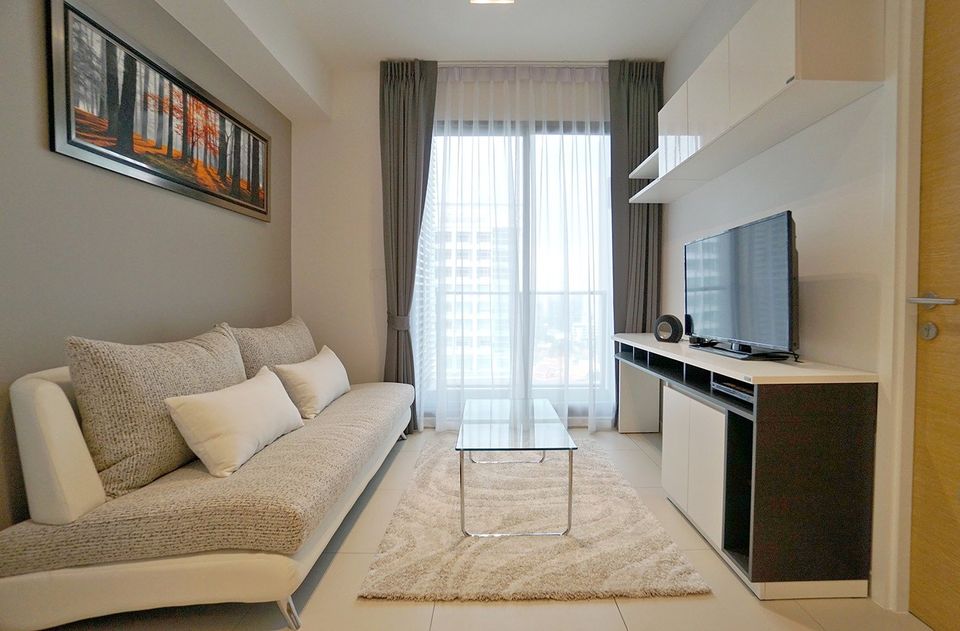 For RentCondoSukhumvit, Asoke, Thonglor : The Loft Ekamai 35 sq.m. 150 meters from BTS Ekkamai, beautiful room, very comfortable