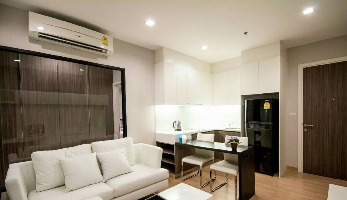 For RentCondoWongwianyai, Charoennakor : Rent a Urbano Absolute Sathon Taksin 1 Bed. 37 SQM, big room, beautiful condo, good atmosphere