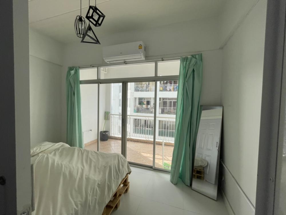 For SaleCondoRamkhamhaeng, Hua Mak : For sale: renovated room, 18th floor, garden view, Fak Khao Phot Condo, Ramkhamhaeng 40 (S4516)