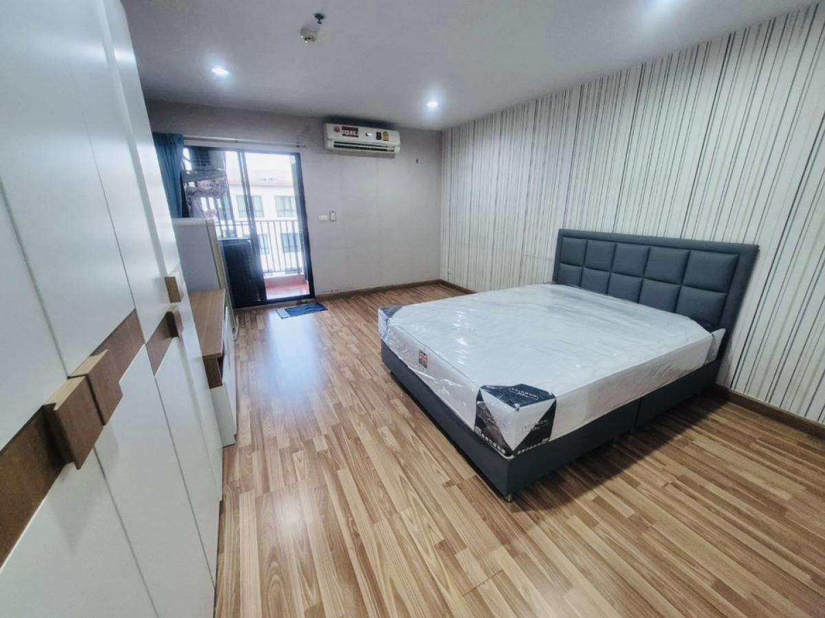 For RentCondoVipawadee, Don Mueang, Lak Si : ✨ New room, new furniture, never rented out ✨🌆 For rent Regent Home 15🏦 Near Kasetsart University🏦 Near Sripatum University🚝 Near BTS Wat Phra Sri 🔴 Studio room (separate closed kitchen)🔴 Size 31 sq m.🔴 With furniture, complete electrical appliances, wash