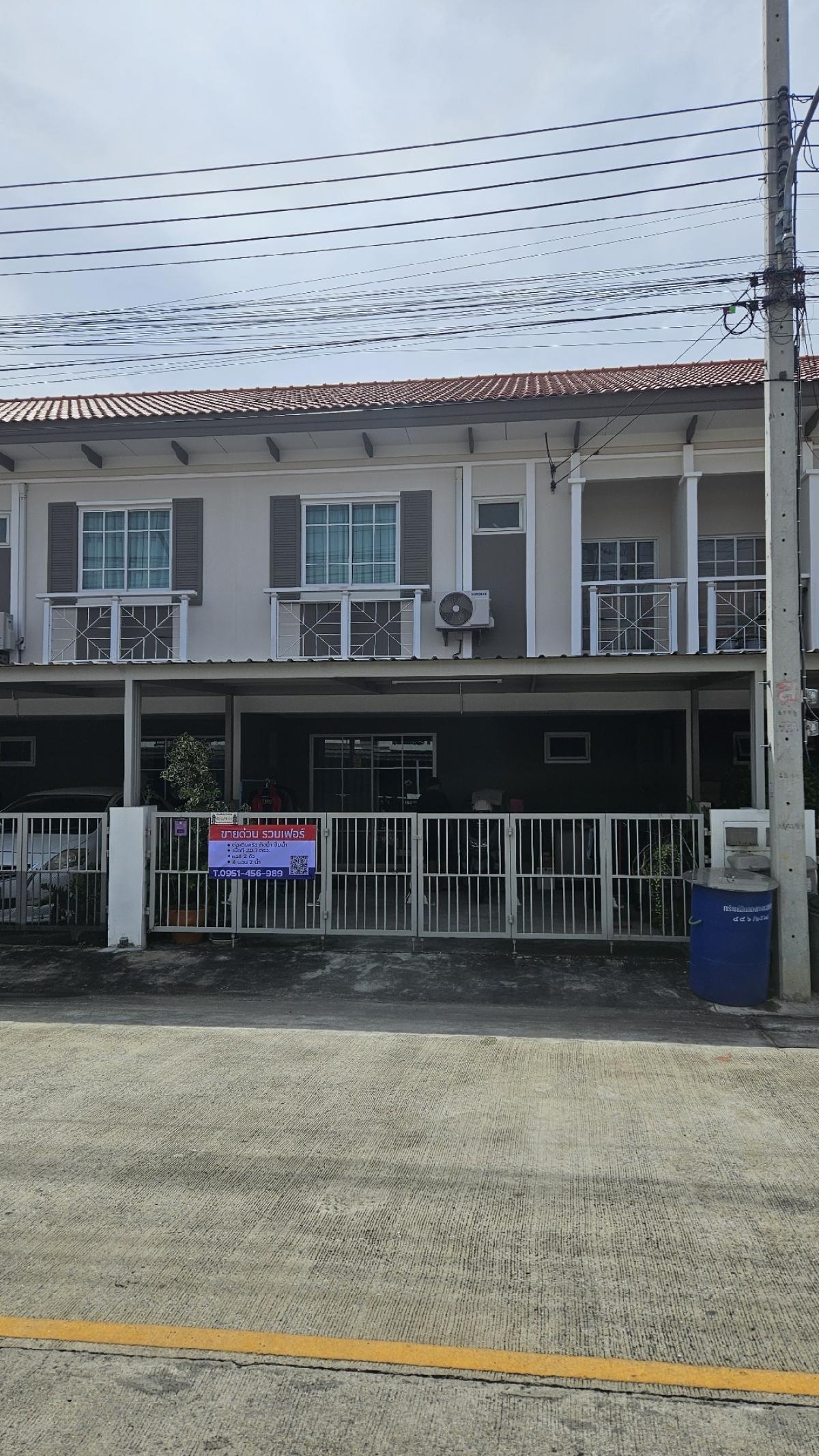 For SaleTownhousePathum Thani,Rangsit, Thammasat : Selling at a loss, townhouse with a width of 5.7 meters, Khlong 4