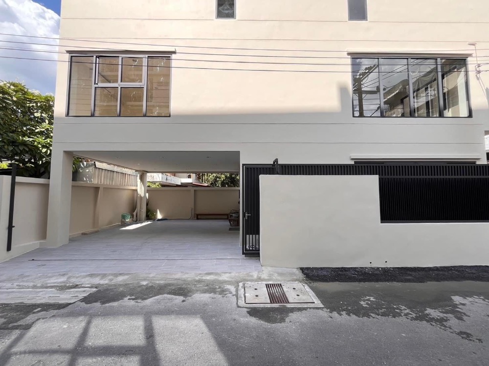 For RentTownhouseLadprao, Central Ladprao : Townhouse/home office for rent, Lat Phrao 48, near MRT Sutthisan, Central Lat Phrao