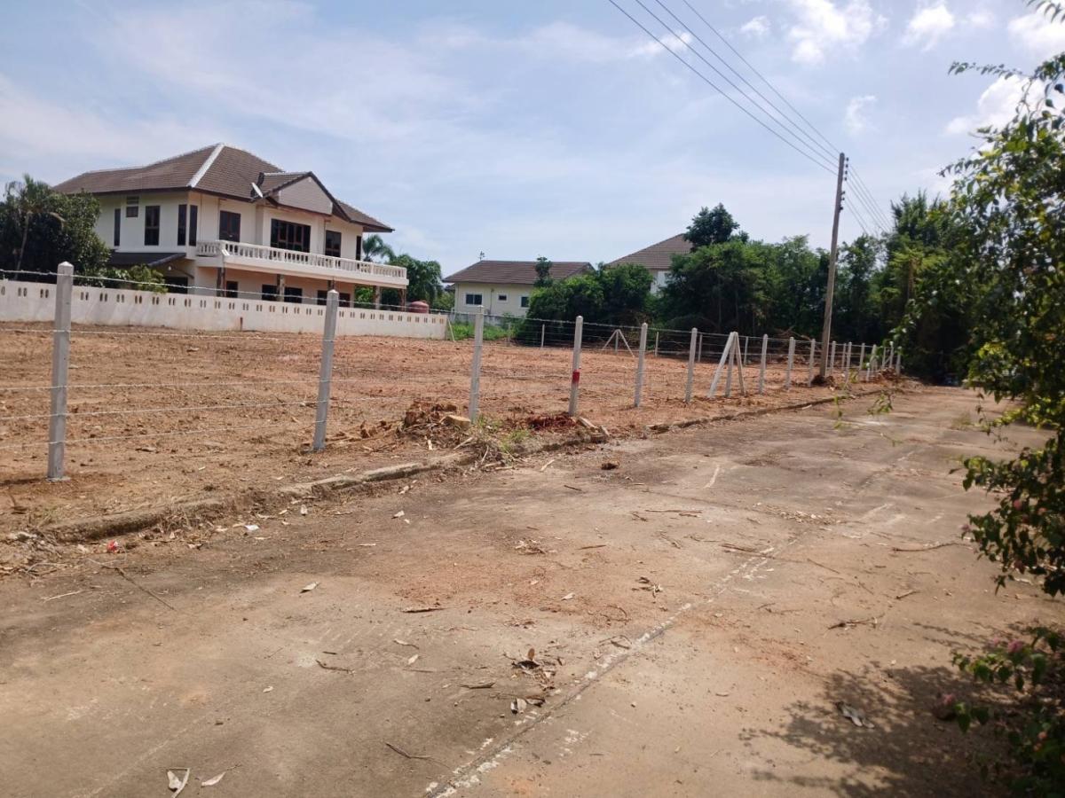 For SaleLandHuahin, Prachuap Khiri Khan, Pran Buri : Land for sale: 3 plots, 110 square meters each. From the front of the project there is a direct road to the seaside. Near Khao KalokPranburi District