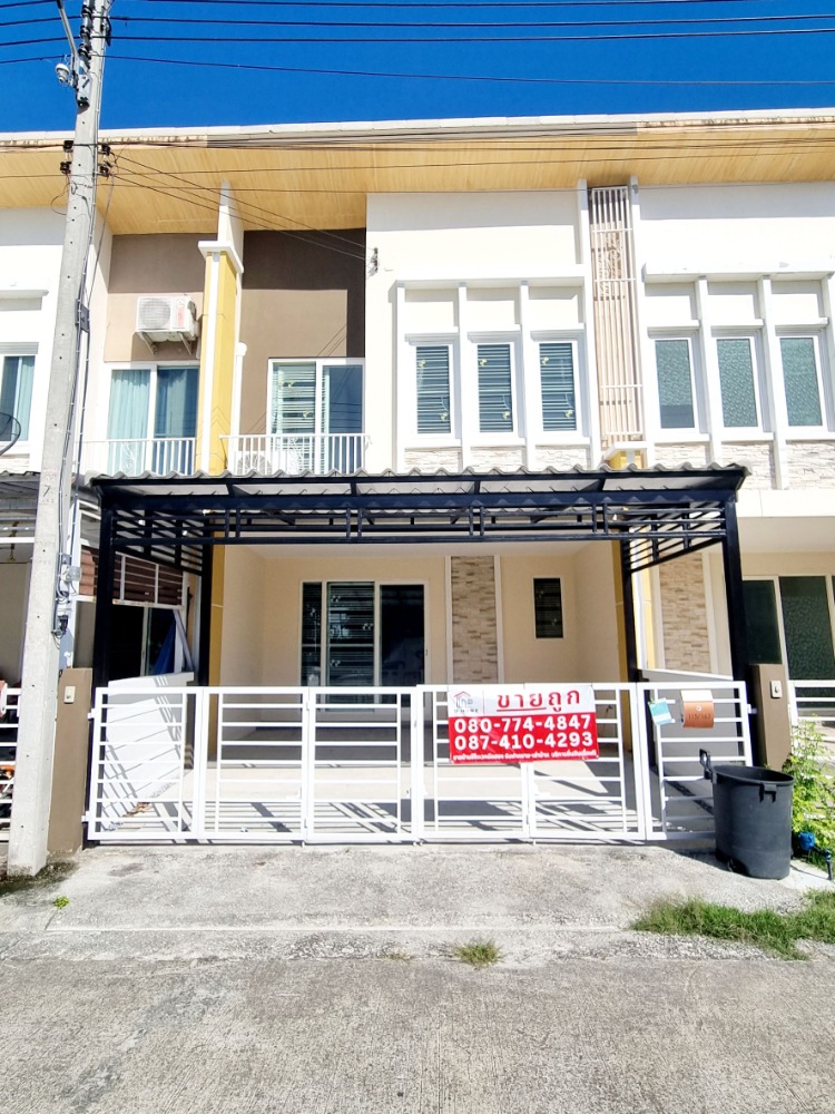 For SaleTownhouseMahachai Samut Sakhon : Townhome on Rama 2 Road, Golden Town Village, renovated the whole house, fully furnished kitchen, large bedroom with garden view, beautifully decorated bedroom, some furniture, 1 air conditioner included