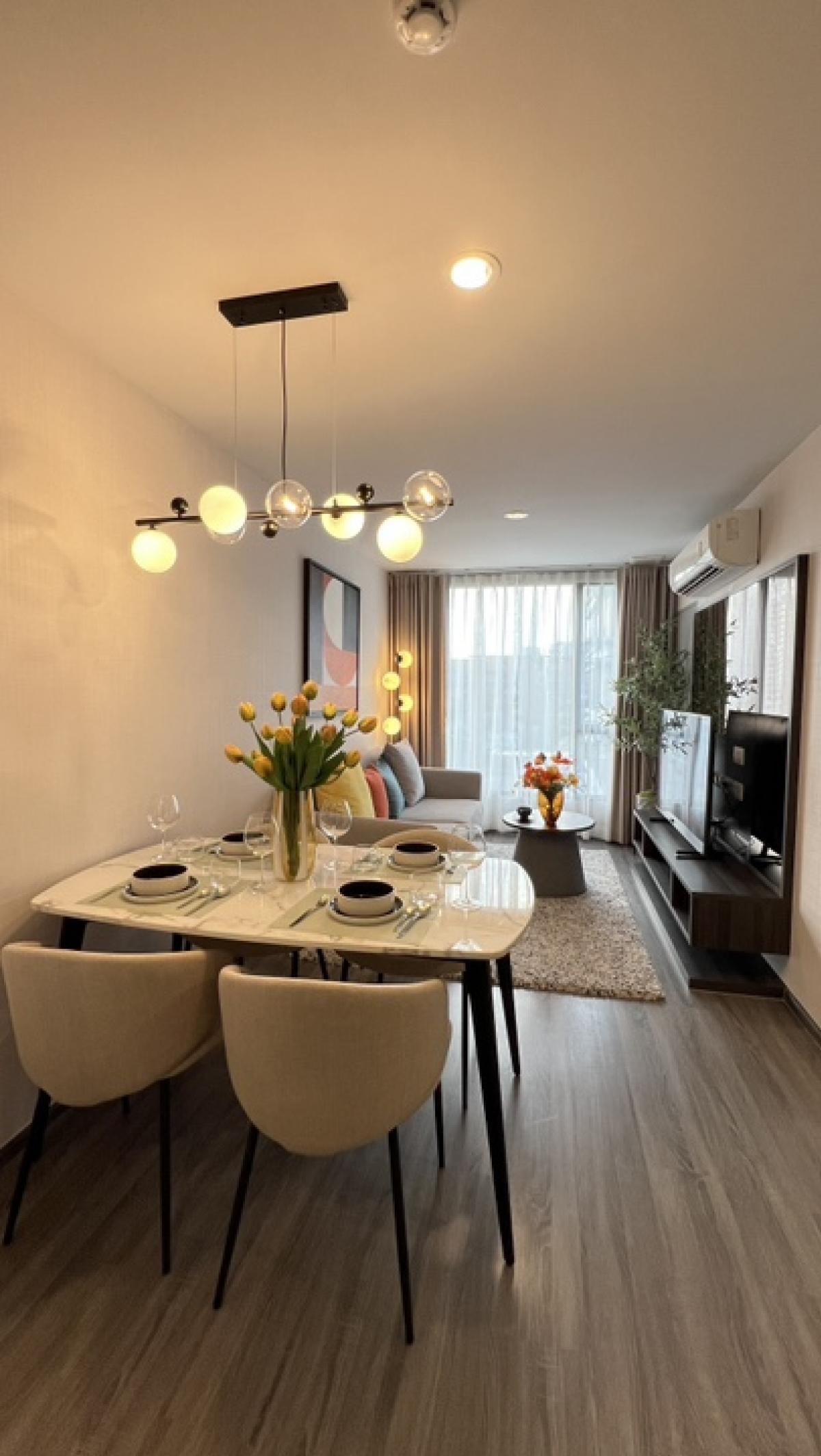 For SaleCondoSukhumvit, Asoke, Thonglor : 🔥End of year promotion, free built-in decoration for the whole room, 2 bedrooms, 2 bathrooms, 2 parking spaces, IDEO Mobi Sukhumvit 40, 450m. Gateway Ekkamai