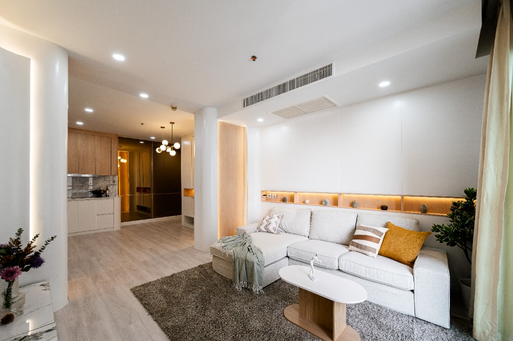 For SaleCondoNana, North Nana,Sukhumvit13, Soi Nana : Owner Post Welcome to get 3%Agency: New Renovation Condo, including 2 bedrooms, 2 bathrooms, private parking, free furniture, free air conditioning.