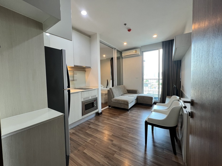 For RentCondoBang Sue, Wong Sawang, Tao Pun : Beautiful room for rent, condo next to the train, Chewathai Interchange, next to MRT Tao Poon / 2 bedrooms, 2 bathrooms, size 59 sq m, price only 21,000 baht