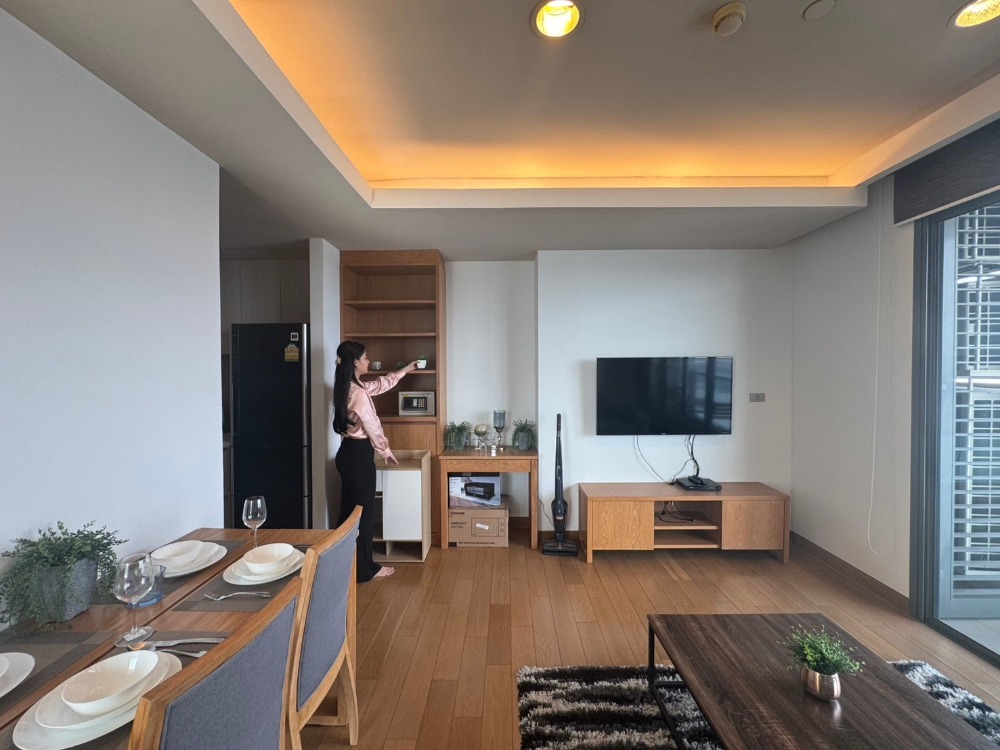 For RentCondoSukhumvit, Asoke, Thonglor : 🏢 The Lumpini 24 🛏️ Beautiful room ✨ Many rooms 🌐 Good location📍High floor 🌤️ Beautiful view 🛋️ Complete furniture 📺 Complete electrical appliances (special price)