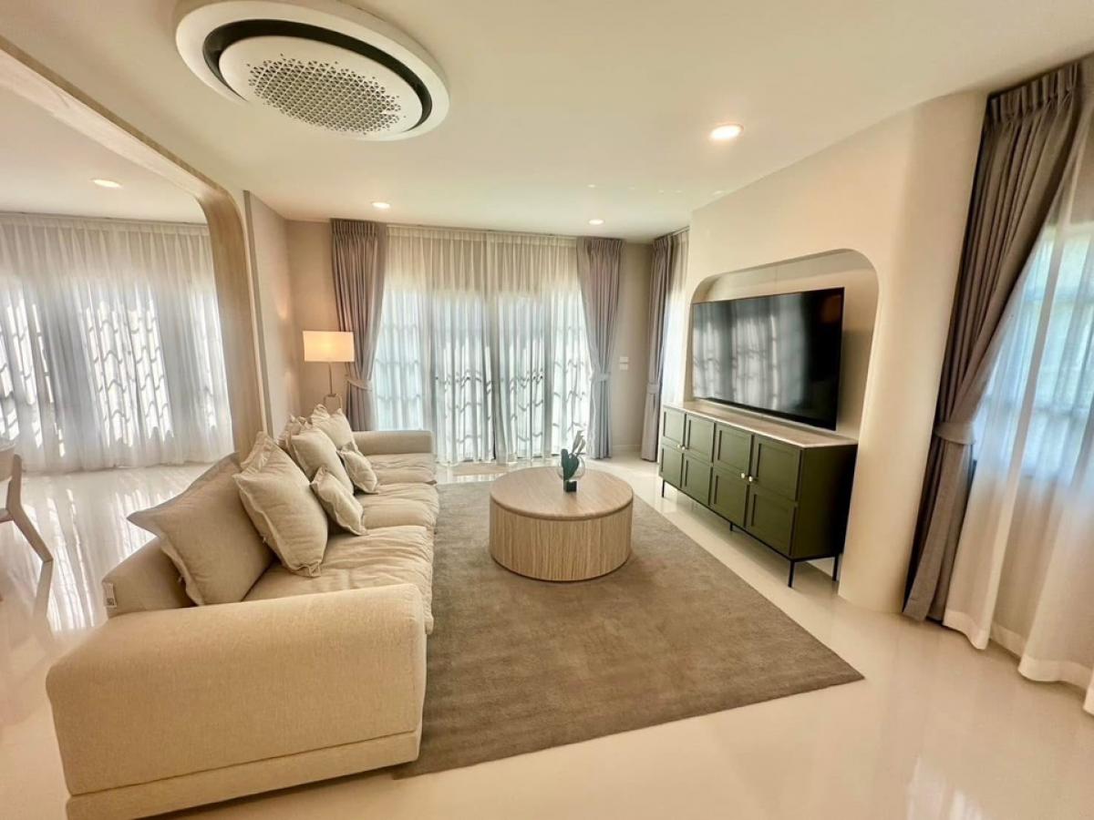 For RentHouseBangna, Bearing, Lasalle : For Rent: Luxury Fully Furnished Corner House in Centro BangnaLocated near Concordian International School and Mega Bangna shopping mall