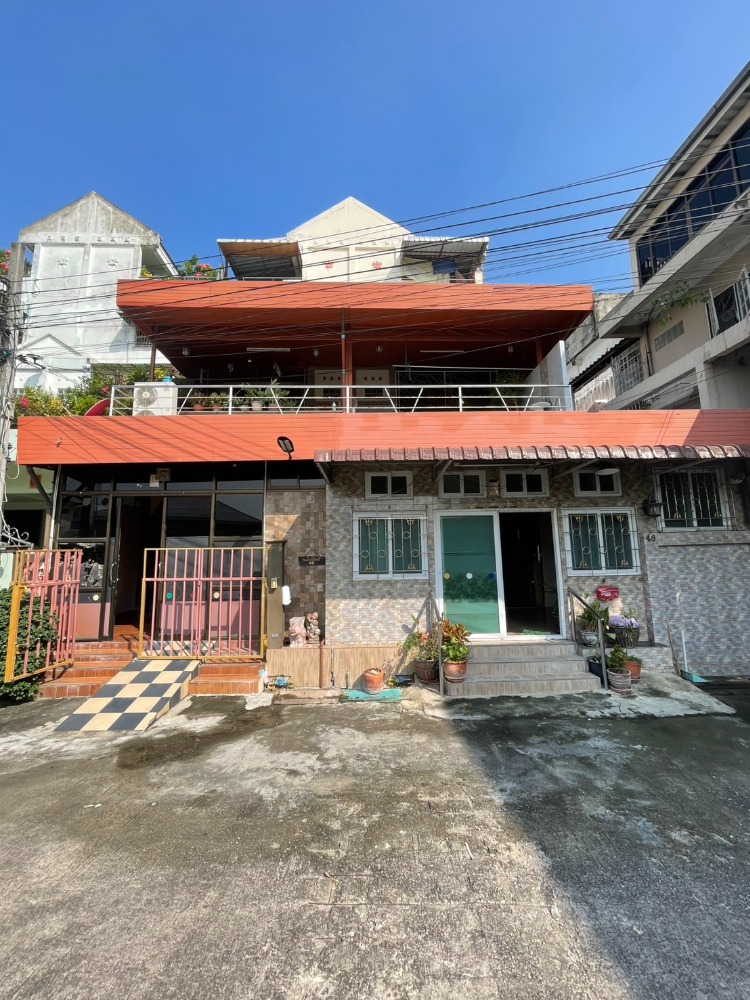 For SaleTownhomeRathburana, Suksawat : Urgent sale!! 4 and a half storey townhouse in Phutthabucha area, ready to move in, with income! Near expressway and Rama 2 road, convenient to travel everywhere! With a spacious balcony and lots of usable space